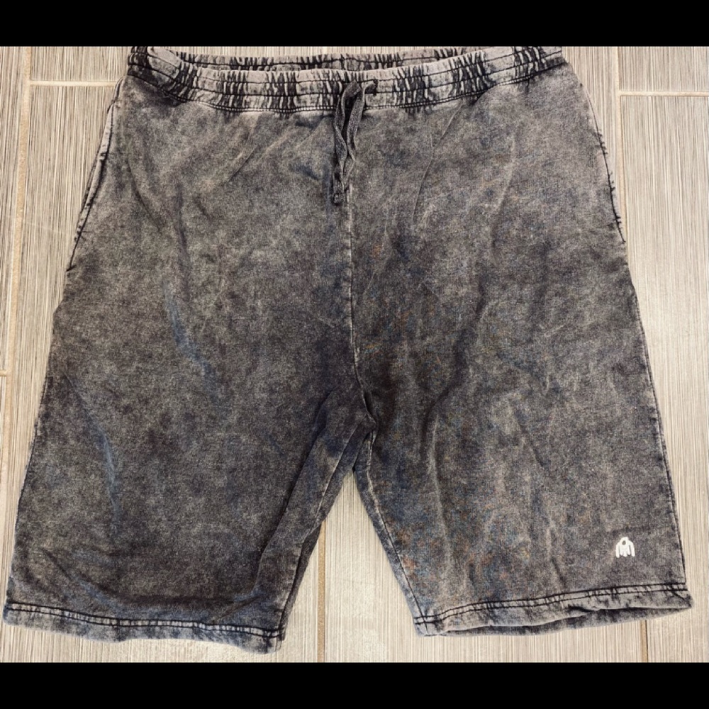 Into The AM Men’s Shorts. NWOT.